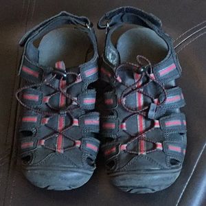 Khombu Sandals‎